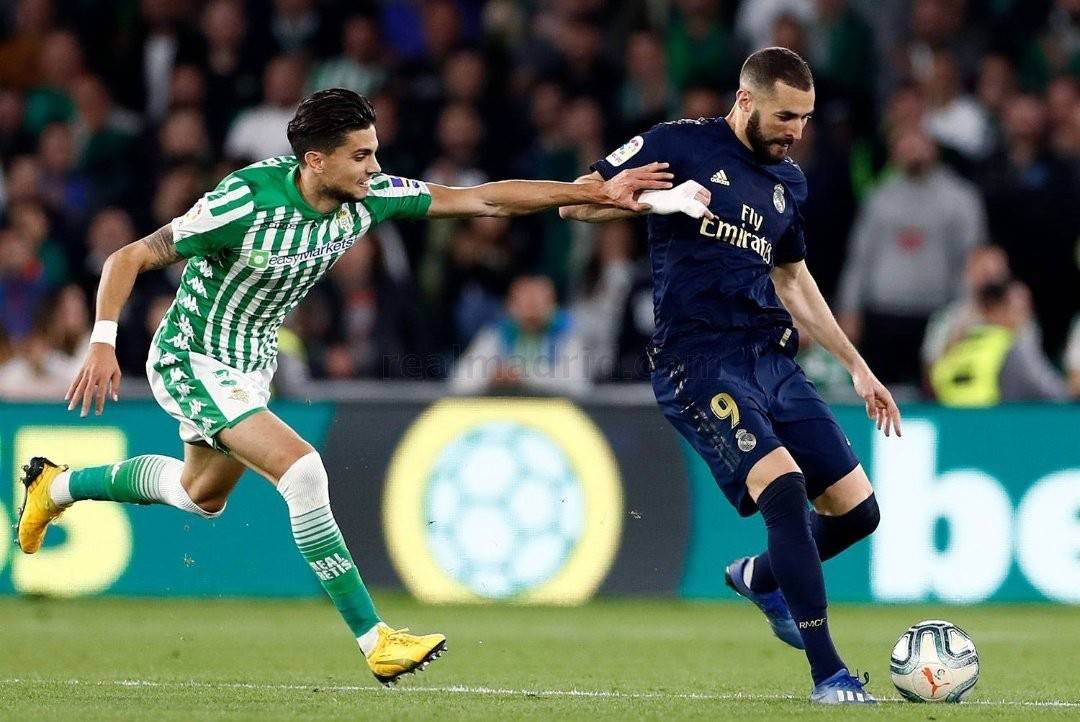 美国横扫西班牙，本泽马状态火热