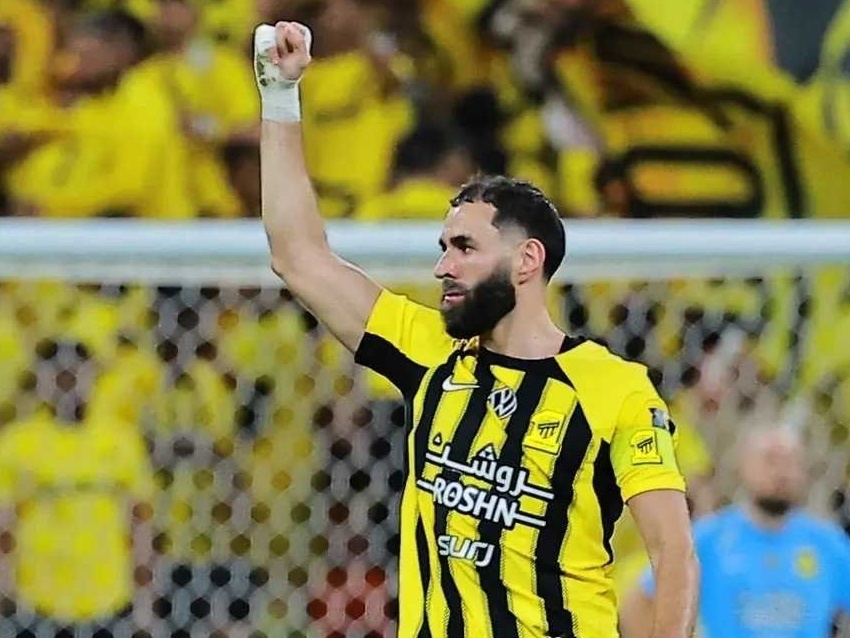 美国横扫西班牙，本泽马状态火热