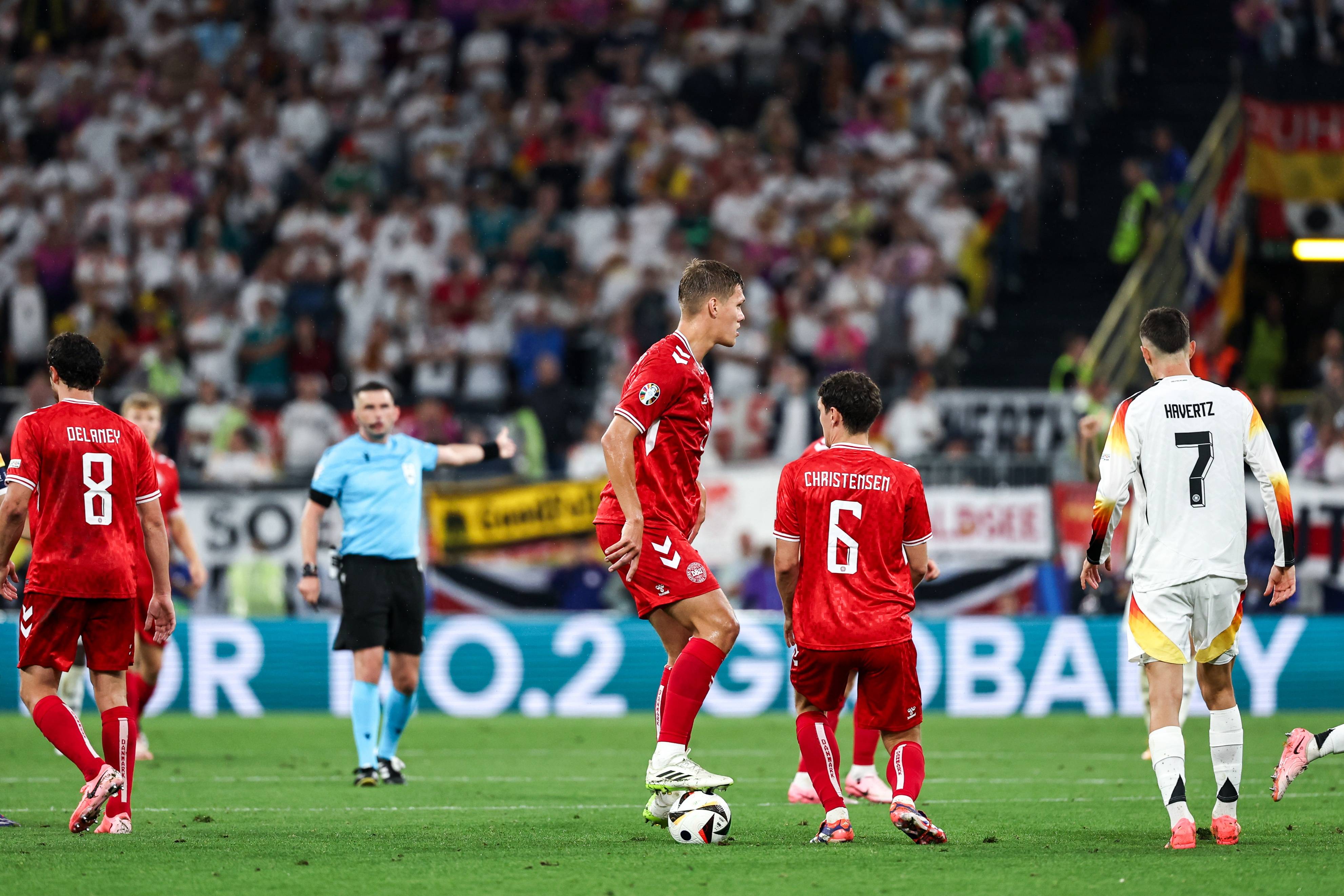 西班牙鏖战丹麦，萨内点燃赛场