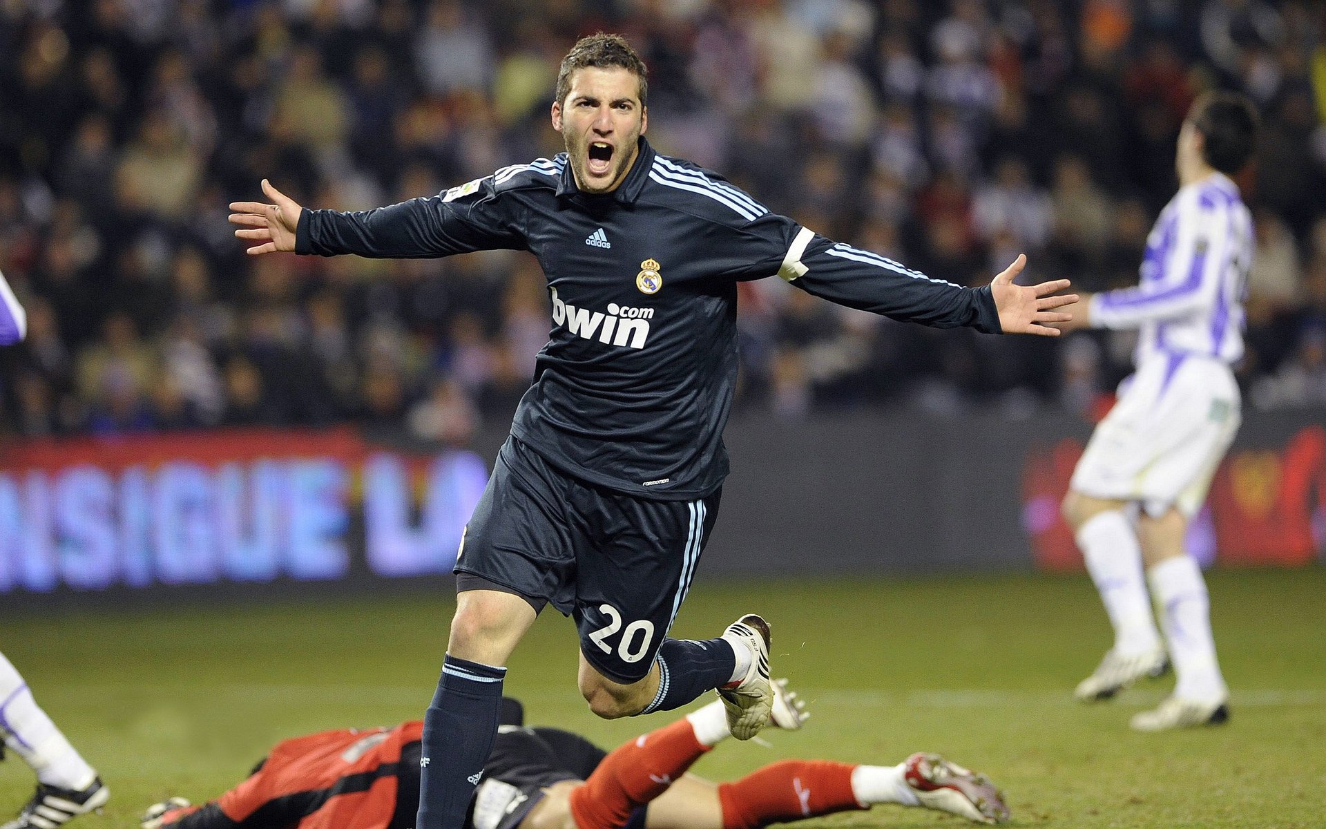 金玟哉刷新纪录，比利时轻取阿尔及利亚，亚洲铁卫与欧洲红魔的平行叙事