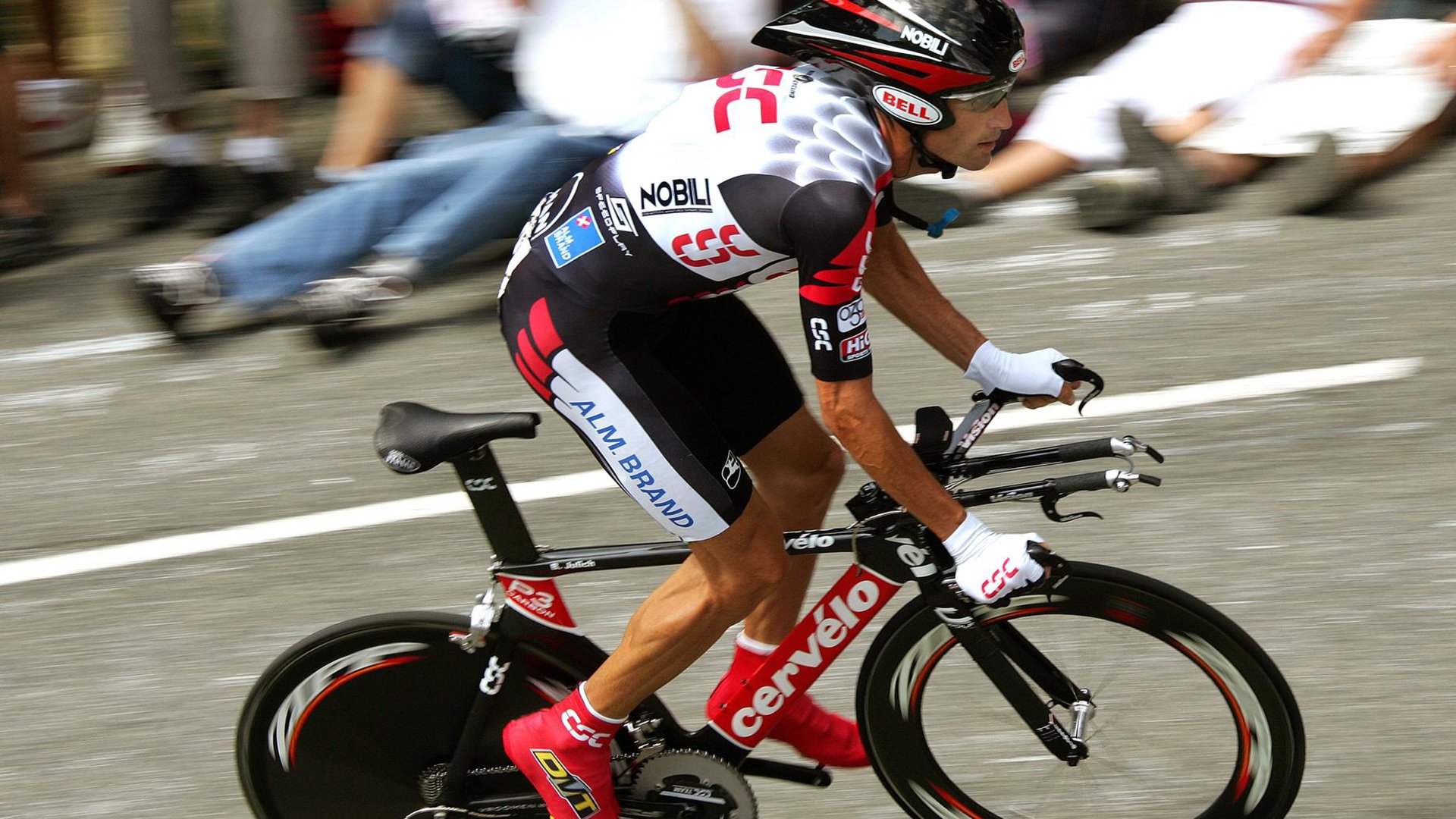 门迪关键回合不手软，乌克兰横扫丹麦，一场足球背后的文明韧性